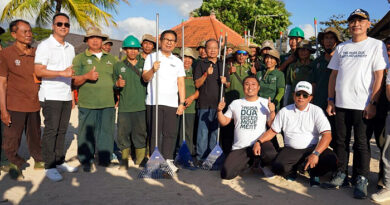 Bali Gaungkan “Pertobatan Ekologis”, Koster Pimpin Aksi Bersih Pantai dan Perangi Darurat Sampah